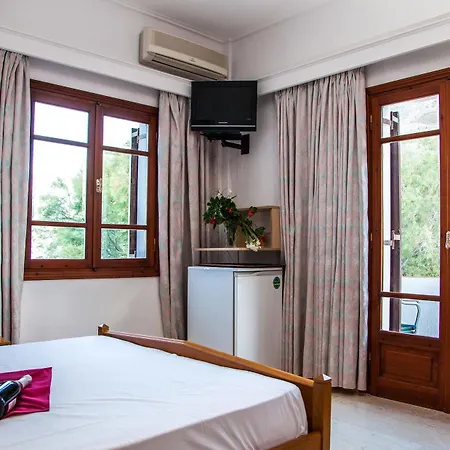 Irini's Fteoura Hotel