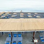 Irini's Fteoura فندق Kamári