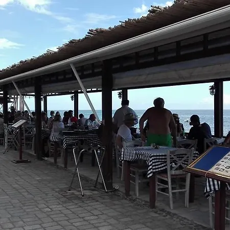 Irini's Fteoura 2* Kamari (Santorini)