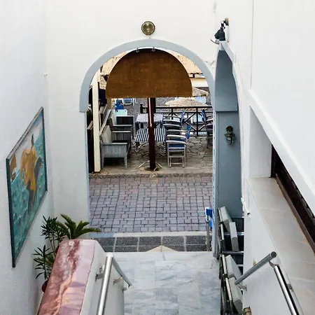 Irini's Fteoura 2* Kamari (Santorini)