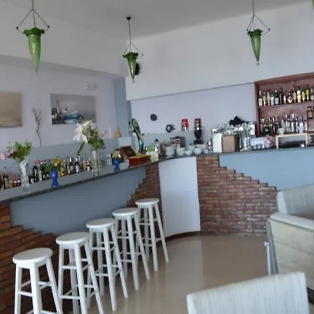 Irini's Fteoura 2* Kamari (Santorini)