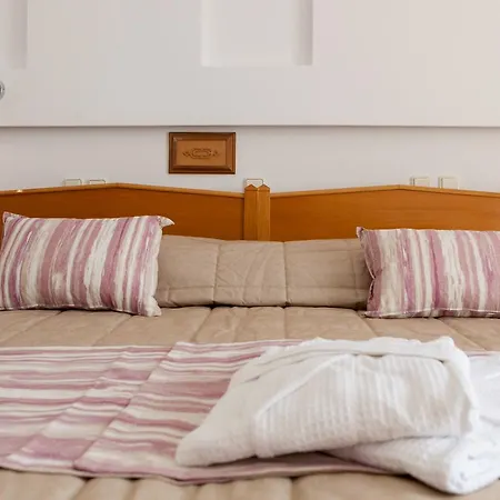 Irini's Fteoura Hotel 2*