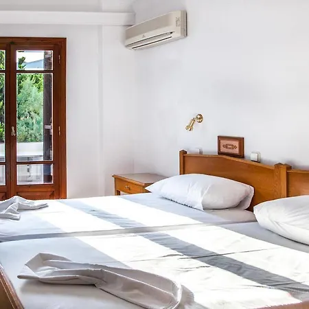 Irini's Fteoura 2* Kamári