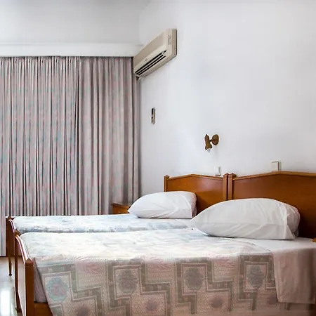 Irini's Fteoura Hotel Kamari (Santorini)