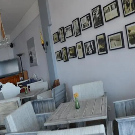Irini's Fteoura Kamari (Santorini)
