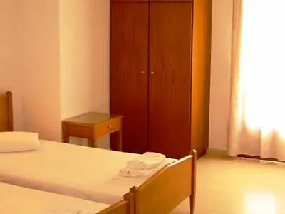 Irini's Fteoura 2* Kamári