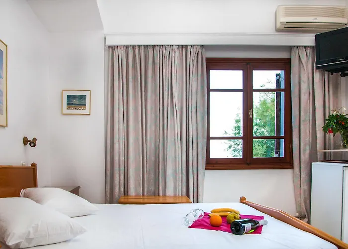 Irini's Fteoura Kamári