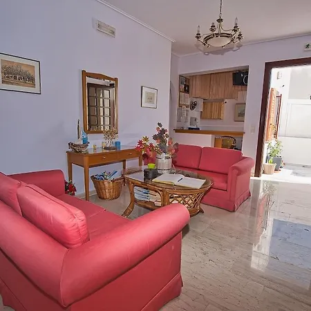 Irini's Fteoura فندق Kamári